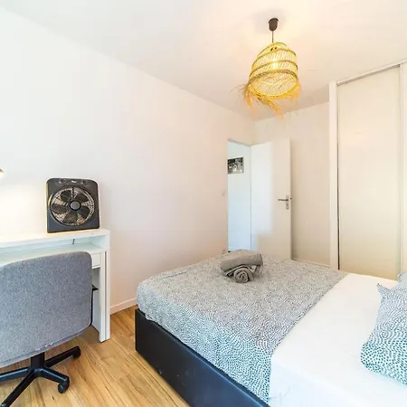 Spacious For 8 With Balcony In Apartment *