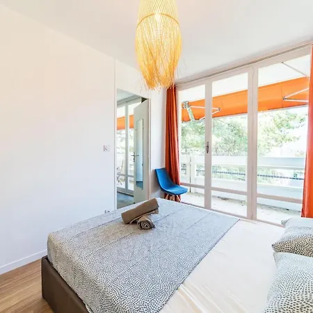 Apartment Spacious For 8 With Balcony In Bron