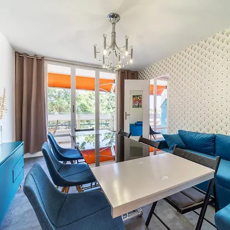Apartment Spacious For 8 With Balcony In *