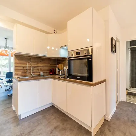 Spacious For 8 With Balcony In *